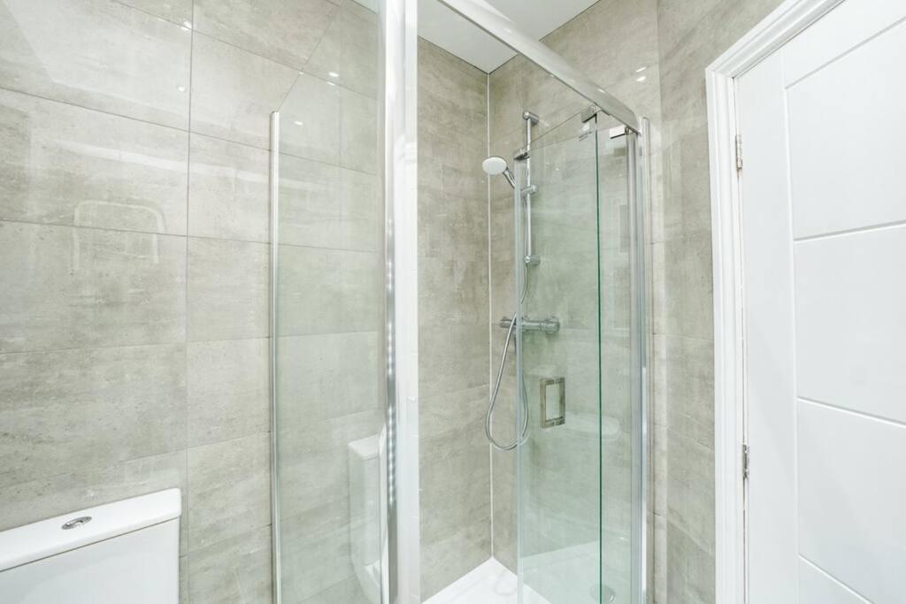 Newly Renovated Modern 4 Bed 3 Bath Apartment Londyn Zewnętrze zdjęcie