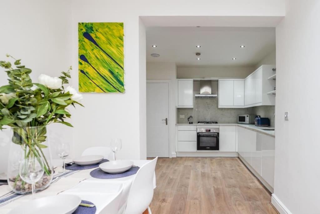 Newly Renovated Modern 4 Bed 3 Bath Apartment Londyn Zewnętrze zdjęcie