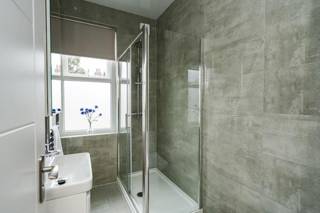 Newly Renovated Modern 4 Bed 3 Bath Apartment Londyn Zewnętrze zdjęcie